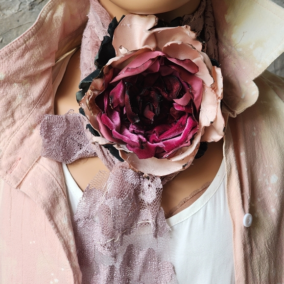 Designer Concept Jewelry Upcycled Vintage Lace Jabot Large Velvet Rose Avangard - Picture 14 of 15